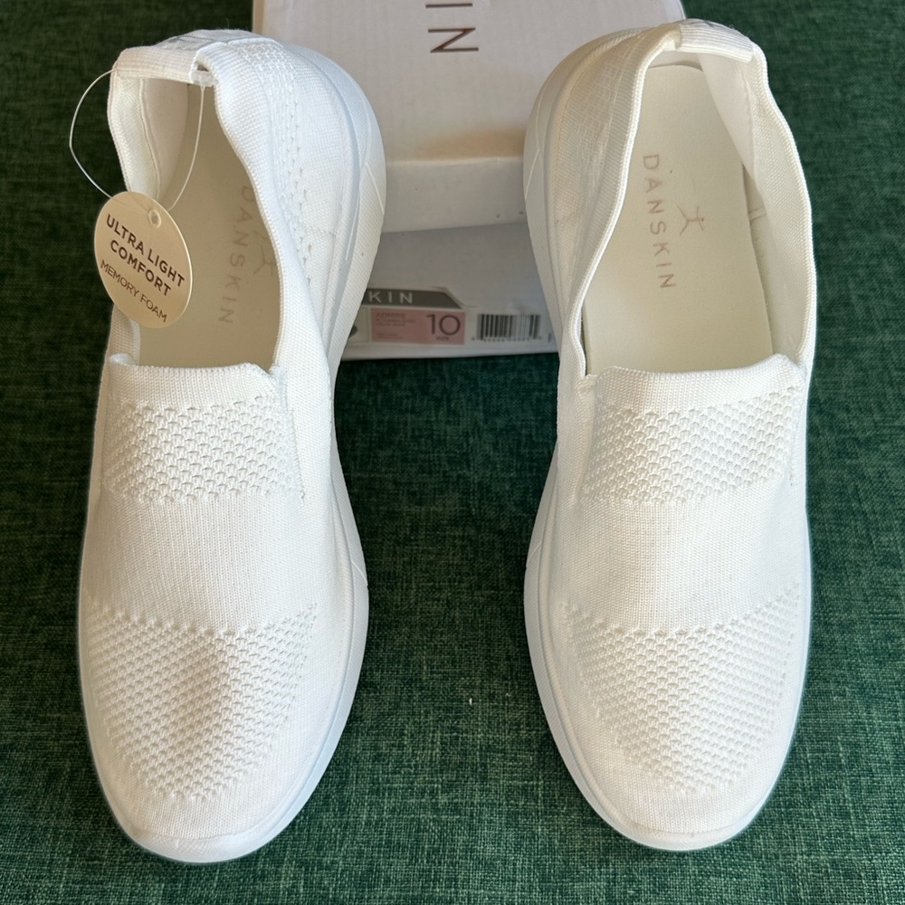 Danskin Ultra Light Admire Sneakers. NEW! Memory Foam Insole